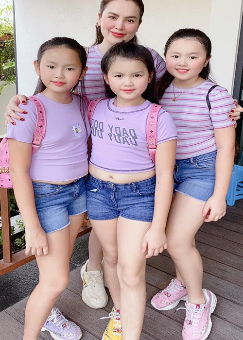 Các nhóc tì nhà Phương Lê sinh ra đã "ngậm thìa vàng". Ngày 8/3 năm 2021, Phương Lê tặng các con 3 chiếc thẻ hạn mức 2 tỷ/ngày, mong con xài tự do theo ý thích.