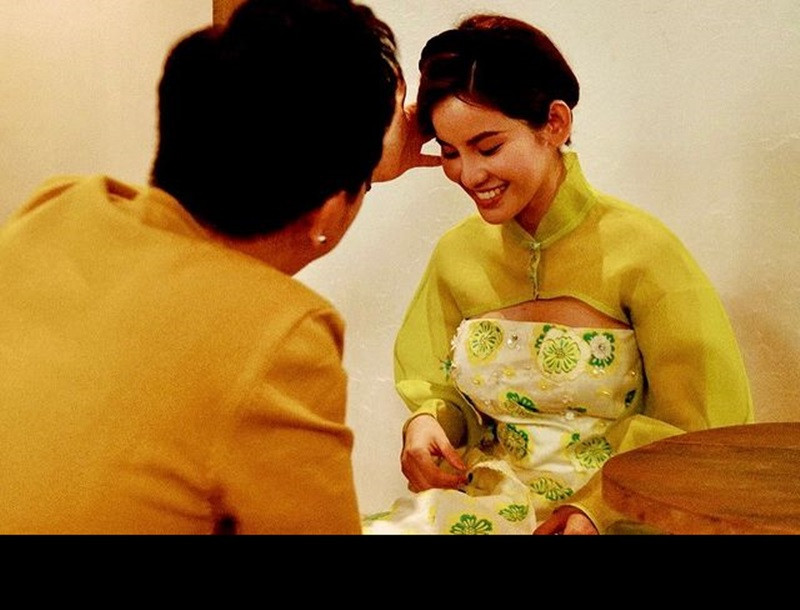 Uyên Tô chia sẻ hình ảnh tình tứ bên Anh Đức. Đi kèm với đó, cô tiết lộ: “Ôi cậu lúc này sến lắm, sến vô bờ bến luôn”.