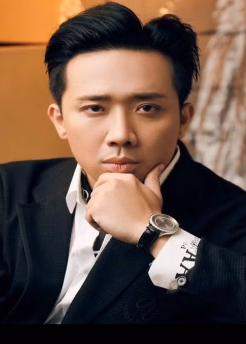 “Khởi đầu, tôi không thích nghề MC, nhưng khi bạn xúi đi thi Người dẫn chương trình, làm được là tôi làm luôn. Đó là nghề chọn mình, chứ không phải mình chọn nghề. Bây giờ, nghề MC là lẽ sống của tôi rồi. Có thể nói, tôi bỏ gì cũng được, nhưng bỏ nghề thì không!”, Trấn Thành chia sẻ trên Sài Gòn giải phóng online.