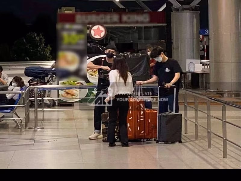 Jun Phạm và Ngô Kiến Huy sang Hàn cùng ê-kíp. Ảnh: Yan