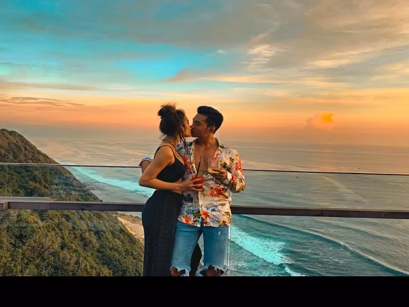 Phương Trinh chia sẻ chia sẻ trên Zing, sau khi nhận lời cầu hôn, cô về sống chung với Lý Bình.