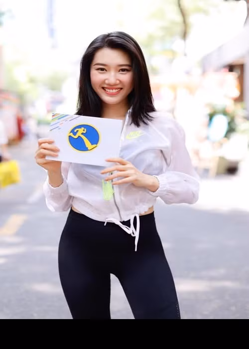 Cũng là thành viên Running Man Vietnam, Thúy Ngân phủ sóng truyền hình ở khắp các game show, có độ hot không kém Lan Ngọc trong 3 năm trở lại đây. Fanpage của Thúy Ngân hiện tại có 2,6 triệu tài khoản theo dõi.