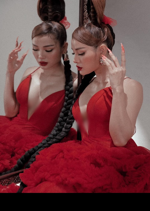 Nữ diễn viên chuộng phong cách hở bạo khoe tối đa lợi thế hình thể.