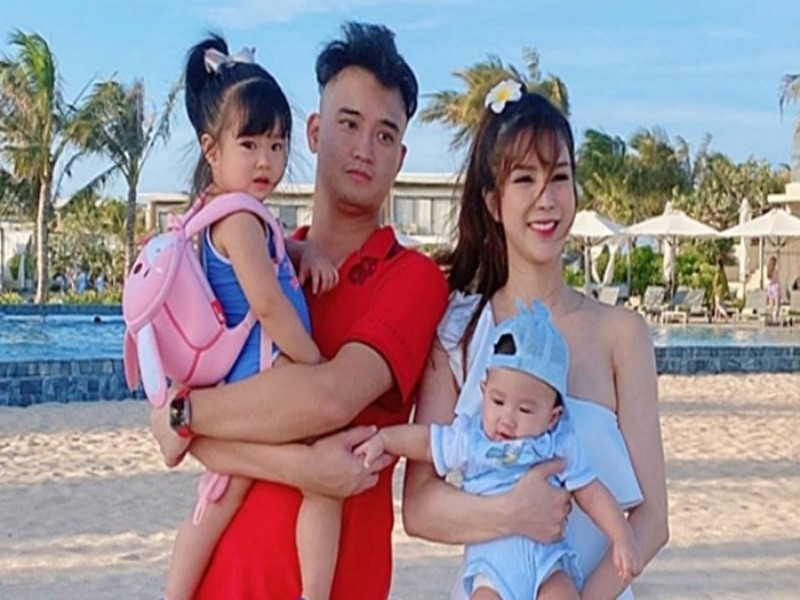 Quản lý của Diệp Lâm Anh chia sẻ, Đức Phạm không muốn xuất hiện trên truyền thông nên Diệp Lâm Anh ít đề cập đến chồng. Thậm chí, có những quảng cáo mời cả hai vợ chồng xuất hiện nhưng gia đình Diệp Lâm Anh hầu như từ chối.