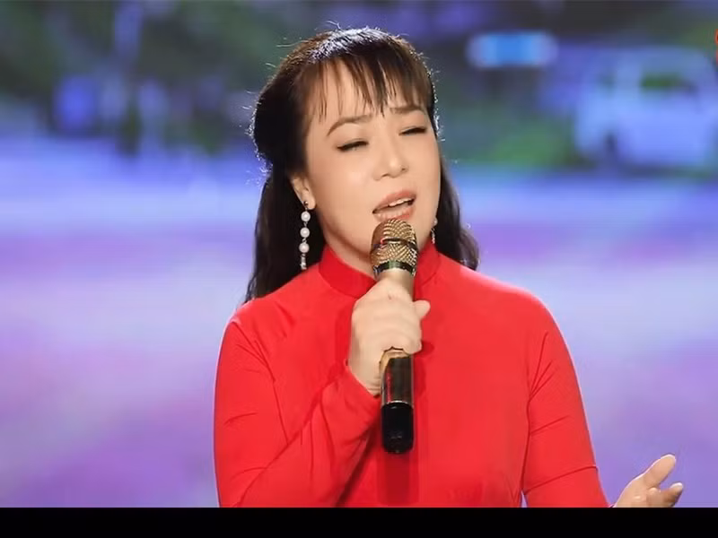 Theo Quế Như, phía mẹ đẻ của Phương Mỹ Chi đồng ý. Tuy nhiên, thấy chị dâu không đưa tận tay mà nhờ một người khác, ca sĩ Quế Như quyết định không nhận nữa. Mâu thuẫn tiền bạc này từng gây ồn ào một thời gian. Ảnh: Dân Việt