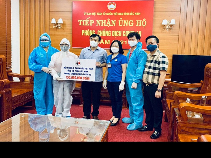 Hồi cuối tháng 5/2021, Xuân Bắc cùng Tự Long và các nghệ sĩ Hội Nghệ sĩ Sân khấu Việt Nam đứng lên kêu gọi anh chị em nghệ sĩ sân khấu khắp cả nước chung tay ủng hộ Bắc Ninh, Bắc Giang.