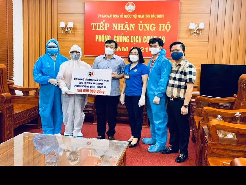 Hồi cuối tháng 5/2021, Xuân Bắc cùng Tự Long và các nghệ sĩ Hội Nghệ sĩ Sân khấu Việt Nam đứng lên kêu gọi anh chị em nghệ sĩ sân khấu khắp cả nước chung tay ủng hộ Bắc Ninh, Bắc Giang.