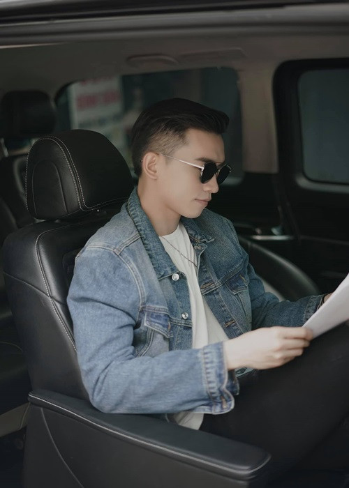 Năm 2020, trong cuộc phỏng vấn trên VOV, Võ Cảnh cho biết, anh đang độc thân. "Tôi rất thích cuộc sống tự do vì nó quá tuyệt vời. Tôi không biết khi nào sẽ thay đổi. Hiện tại thì là như vậy", anh nói.