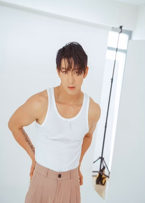 Song Luân nam tính, là mẫu bạn trai lý tưởng của nhiều cô gái.