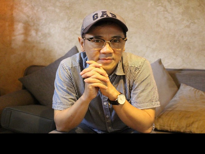 Mới đây, trong chương trình Duyên phận, nghệ sĩ Thành Lộc kể lại tai nạn nghiêm trọng khi diễn vở kịch thiếu nhi "Cậu bé rừng xanh". Cụ thể, ngày hôm đó, trên sân khấu, anh tự bay thật bằng dải lụa buộc trên tay. Không may, anh tuột tay khỏi dải lụa và ngã xuống. Ảnh: Zing