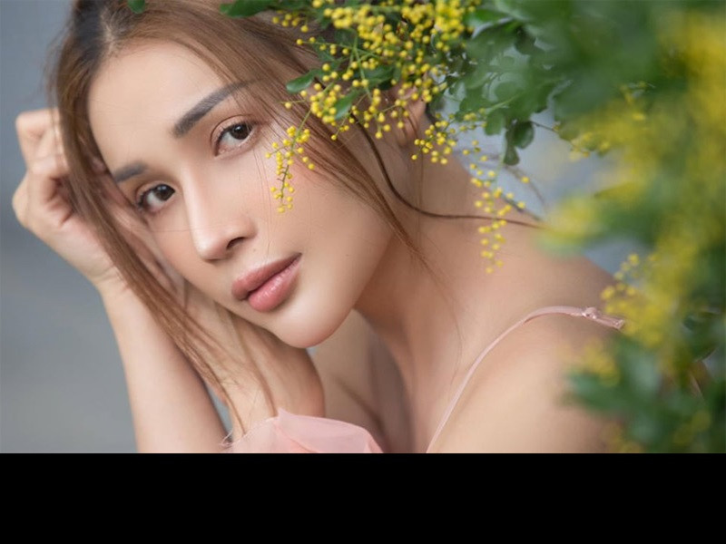 Tháng 11/2017, diễn viên hài Khả Như bị bỏng gần hết khuôn mặt khi tập phun lửa cho liveshow Kiều Minh Tuấn tại sân khấu Lan Anh. Ngay lập tức, Khả Như đã được đưa vào bệnh viện cấp cứu. Nữ diễn viên cho biết tai nạn này là do lỗi của bản thân chứ không phải của ê kíp chương trình.