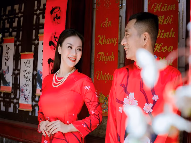 Dịp kỷ niệm 10 năm về chung một nhà, Hải Yến dành những lời có cánh cho ông xã. “Em cảm ơn ông trời đã mang đến cho em một người đàn ông có vóc dáng nhỏ bé nhưng tính tình bao dung, quảng đại. Một người luôn yêu và có trách nhiệm với vợ con”, cô nói.