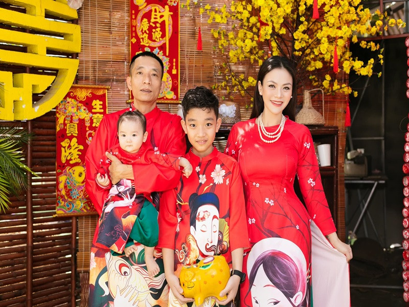 Hải Yến từng rơi vào vùng tối của hôn nhân vào năm 2015- 2016 khi cả hai mải mê công việc, không có thời gian nói chuyện với nhau đồng thời nhận được rất nhiều lời ve vãn từ những người đàn ông hoặc người phụ nữ khác.