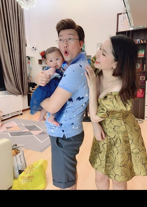 Trong một chương trình, Phương Thảo chia sẻ, cô cảm thấy bản thân may mắn hơn rất nhiều người vì còn có gia đình, chồng con và bạn bè luôn ở bên cạnh.