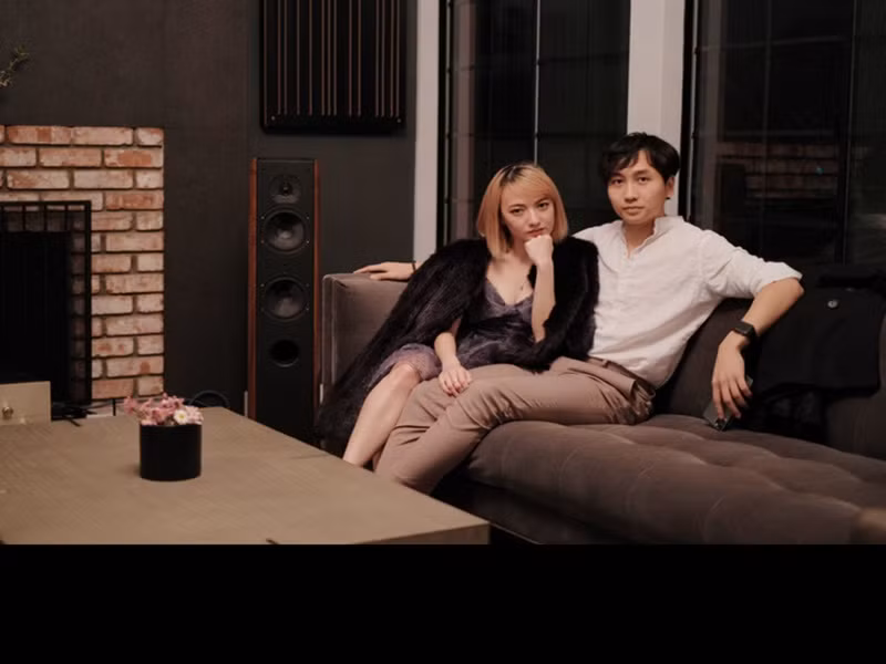 Xuân Nghi đang hẹn hò một chàng trai kém 1 tuổi. Theo Dân Việt, bạn trai của Xuân Nghi tên Kenny Minh Vũ. Nửa kia của Xuân Nghi được khen cao ráo, điển trai, xứng đôi với Xuân Nghi. Tính đến nay, Xuân Nghi và bạn trai đã hẹn hò được 8 năm. Cả hai chưa tiết lộ về kết hoạch kết hôn. Ảnh: Người lao động