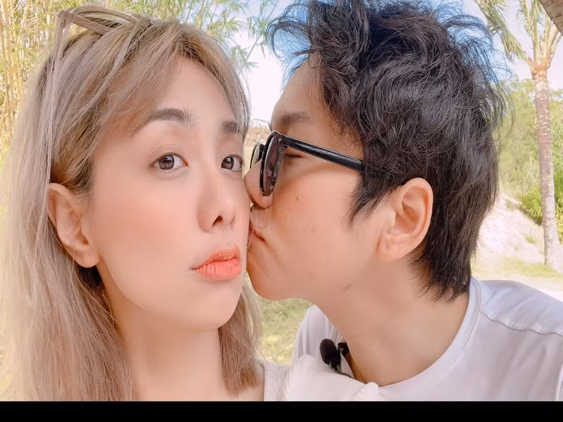 Từ khi hẹn hò, Lan Trinh được người yêu chuyển giới chiều chuộng. Cô khoe được bạn trai dẫn đi mua sắm quần áo, giúp phối đồ. Kenji còn thường xuyên vào bếp nấu ăn cho Lan Trinh. Nữ ca sĩ cho rằng Kenji là người đàn ông tuyệt vời nhất mà hơn 30 năm qua cô mới tìm được.