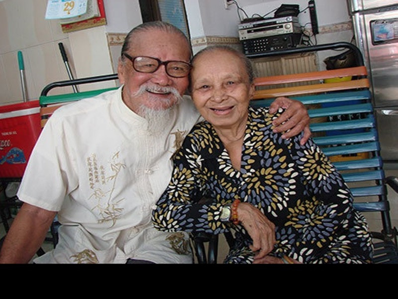 Hơn 60 năm chung sống, vợ chồng nghệ sĩ Hữu Thành chưa bao giờ to tiếng, vẫn xưng anh em. Ảnh: Vietnamnet