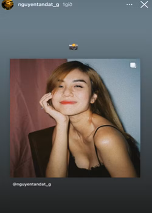 Về phía Đạt G, nam ca sĩ đồng loạt cập nhật ảnh của Bảo Ngọc trên bảng tin Facebook và trang Instagram. Động thái của Bảo Ngọc và Đạt G đã thay cho lời khẳng định tình giữa hai người vẫn tốt đẹp.