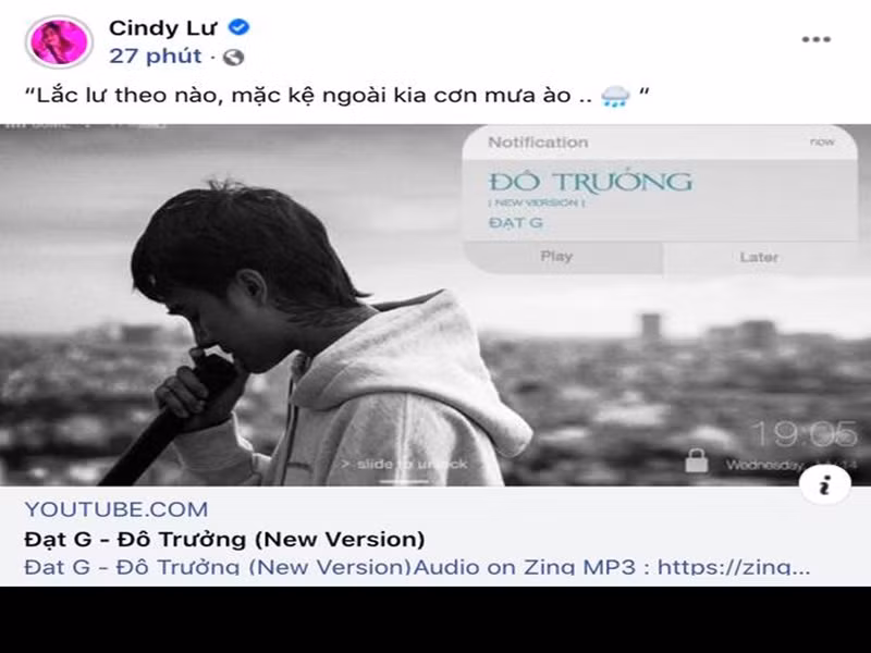 Bảo Ngọc không ít lần PR cho sản phẩm âm nhạc của Đạt G. Cô từng chia sẻ lời một ca khúc do Đạt G thể hiện và đính kèm chú thích trích lời bài hát này: "Lắc lư theo nào, mặc kệ ngoài kia cơn mưa ào".