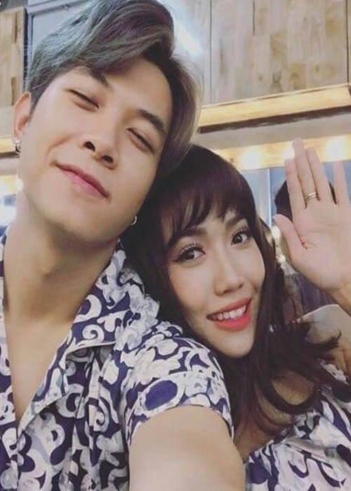 Tin đồn Diệu Nhi - Anh Tú đã có con chung đang khiến dư luận xôn xao. Phía Diệu Nhi phản hồi về tin đồn: "Tôi thay mặt Diệu Nhi xin phép không trả lời về vấn đề kể trên ở thời điểm này".