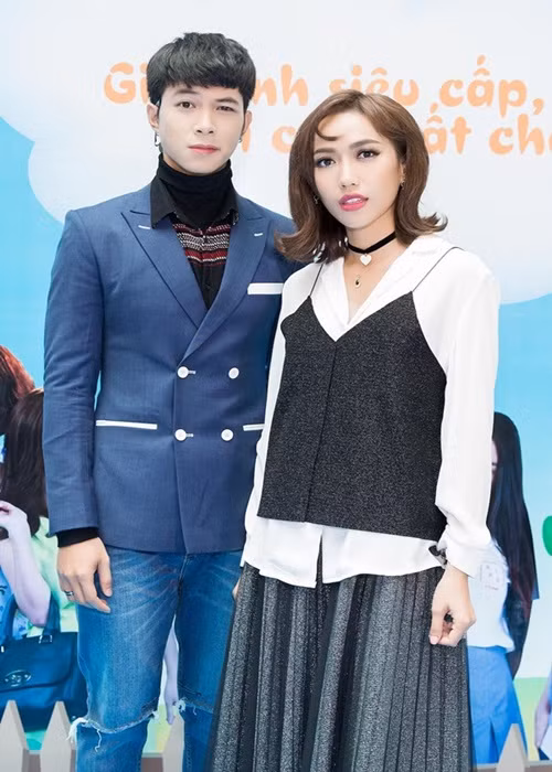 Trong một chương trình, khi được hỏi mối quan hệ giữa mình và Diệu Nhi, Anh Tú thẳng thắn trả lời: "Người yêu".