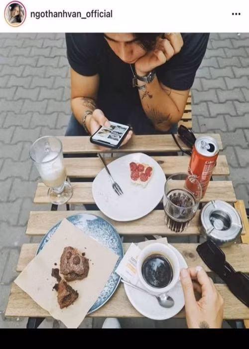 Nàng đả nữ thường xuyên đăng tải hình ảnh hẹn hò.