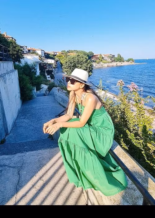 Ngô Thanh Vân trẻ trung ở tuổi 42. Cô hơn Huy Trần 11 tuổi. Cả hai vướng tin đồn hẹn hò từ cuối năm 2020.