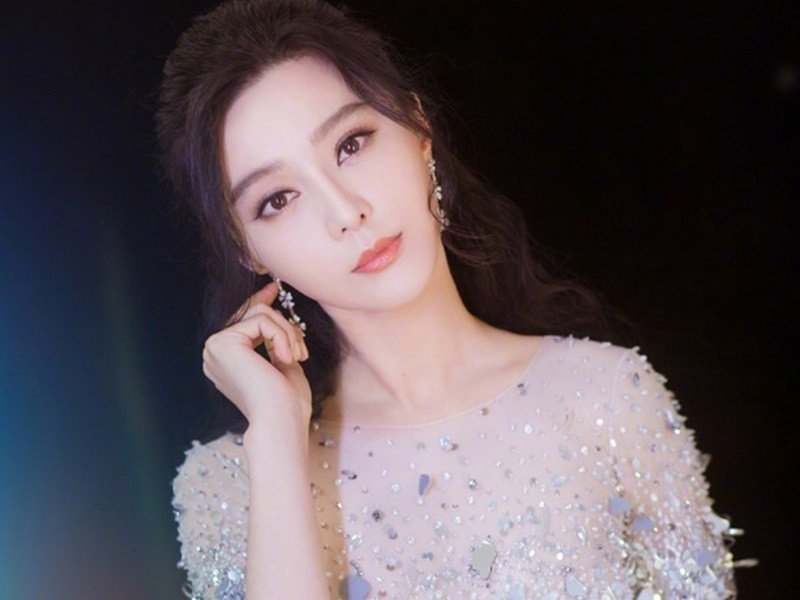 Năm 2018, Phạm Băng Băng vướng scandal trốn thuế. Cô đã phải nộp một khoản tiền lên đến 883 triệu nhân dân tệ (khoảng 3.000 tỷ đồng). Ngoài ra, Phạm Băng Băng còn bị phong sát. Cô bị xóa tên khỏi tất cả các chương trình truyền hình, quảng cáo, phim ảnh.