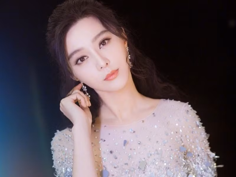 Năm 2018, Phạm Băng Băng vướng scandal trốn thuế. Cô đã phải nộp một khoản tiền lên đến 883 triệu nhân dân tệ (khoảng 3.000 tỷ đồng). Ngoài ra, Phạm Băng Băng còn bị phong sát. Cô bị xóa tên khỏi tất cả các chương trình truyền hình, quảng cáo, phim ảnh.