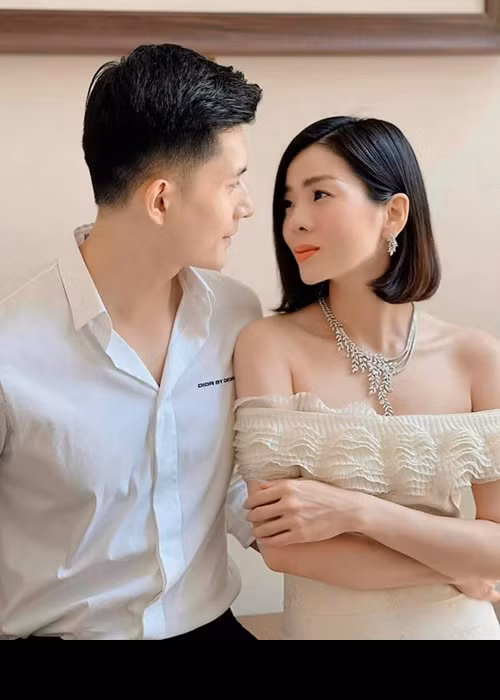 Lệ Quyên và Lâm Bảo Châu không quá bận tâm đến những ý kiến trái chiều từ cư dân mạng. Cặp đôi thường xuyên tương tác với nhau trên mạng xã hội, đăng tải những khoảnh khắc hẹn hò.