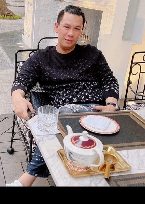 Thời gian qua, cư dân mạng soi ra được bằng chứng cho rằng doanh nhân Đức Huy và Cẩm Đan chia tay. Cụ thể, Đức Huy hủy theo dõi Cẩm Đan trên Instagram trong khi Cẩm Đan khẳng định bản thân trong tình trạng độc thân.