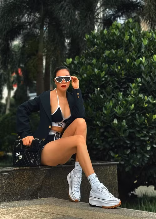 Ve goi cam cua Tra Ngoc Hang co vong ba 1m17 