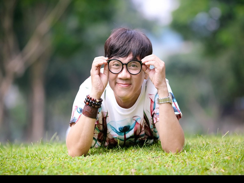 Thành Lộc từng bật mí những mối tình trong đời vào năm 2002 trên Văn hóa nghệ thuật. Anh chia sẻ, người con gái đầu tiên khiến rung động là cô bạn cùng sinh hoạt trong đội Thiếu niên. Tuy nhiên, Thành Lộc không dám thổ lộ tình cảm.