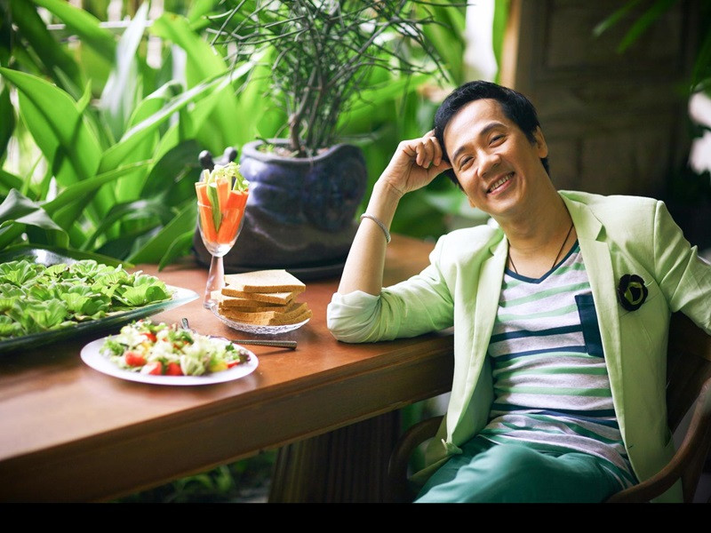 Ở cuộc tình thứ hai, nam nghệ sĩ vẫn yêu đơn phương. Cô gái mà Thành Lộc âm thầm thương nhớ là đồng nghiệp. Mối tình đơn phương này kéo dài từ năm 1986 đến 1992.