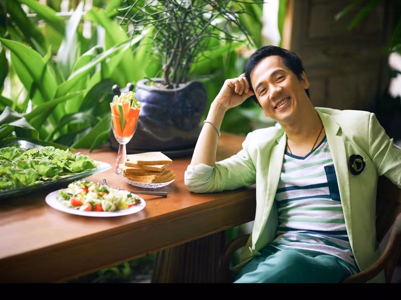 Ở cuộc tình thứ hai, nam nghệ sĩ vẫn yêu đơn phương. Cô gái mà Thành Lộc âm thầm thương nhớ là đồng nghiệp. Mối tình đơn phương này kéo dài từ năm 1986 đến 1992.