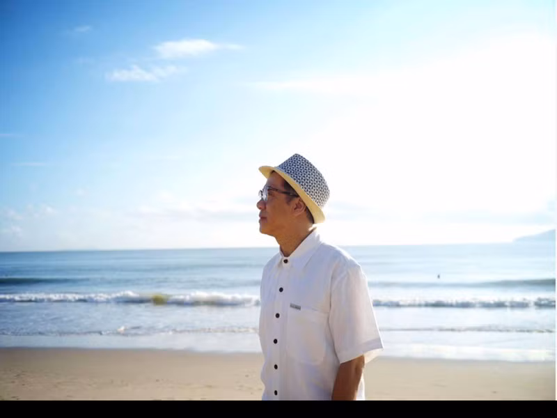 “Tôi về phòng, đóng cửa lại và khóc ròng như một đứa trẻ làm vỡ món đồ chơi yêu quý. Tâm trạng nặng nề ấy đã đeo tôi dai dẳng suốt nhiều tháng liền. Đó là lần đầu tiên tôi cảm thấy đau đớn đến vậy”, Thành Lộc tâm sự về việc bị đề nghị chia tay.