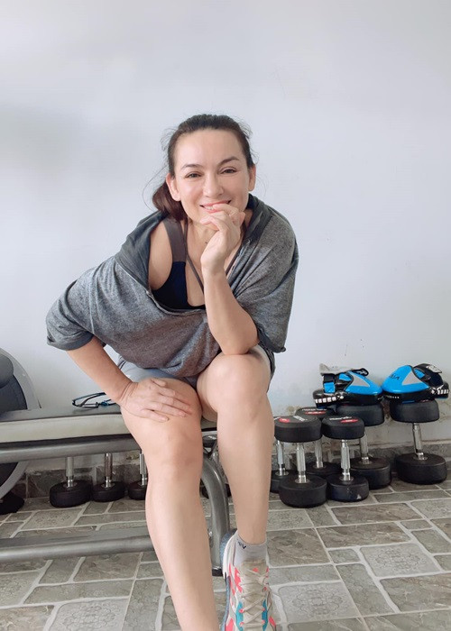 Thông tin nữ ca sĩ Phi Nhung mắc COVID-19 nhận được sự quan tâm của nhiều khán giả. Theo Zing, cô nhập viện từ ngày 19/8, phải thở máy tại Bệnh viện Gia An 115. Đến tối ngày 26/8, Phi Nhung chuyển sang Bệnh viện Chợ Rẫy vì sức khỏe không cải thiện.