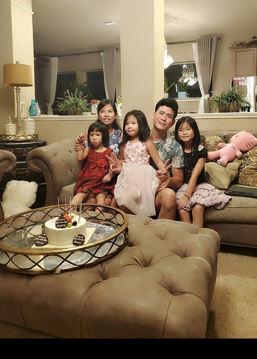 Gia đình nam ca sĩ "Tôi là tôi" sống trong biệt thự có diện tích 1.000 m2, được mua với giá hơn 11 tỷ đồng.