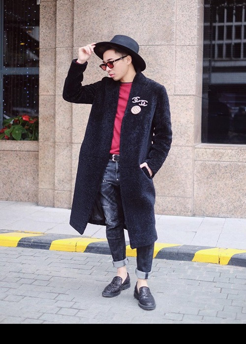 Hoàng Ku là một trong những stylist đắt giá của showbiz Việt. Anh tạo hình cho nhiều nghệ sĩ trong dự án hoặc các sự kiện như Noo Phước Thịnh, Á hậu Huyền My, Min St.319, Chi Pu, Mỹ Linh, Anna Trương hay Nguyễn Trần Trung Quân.