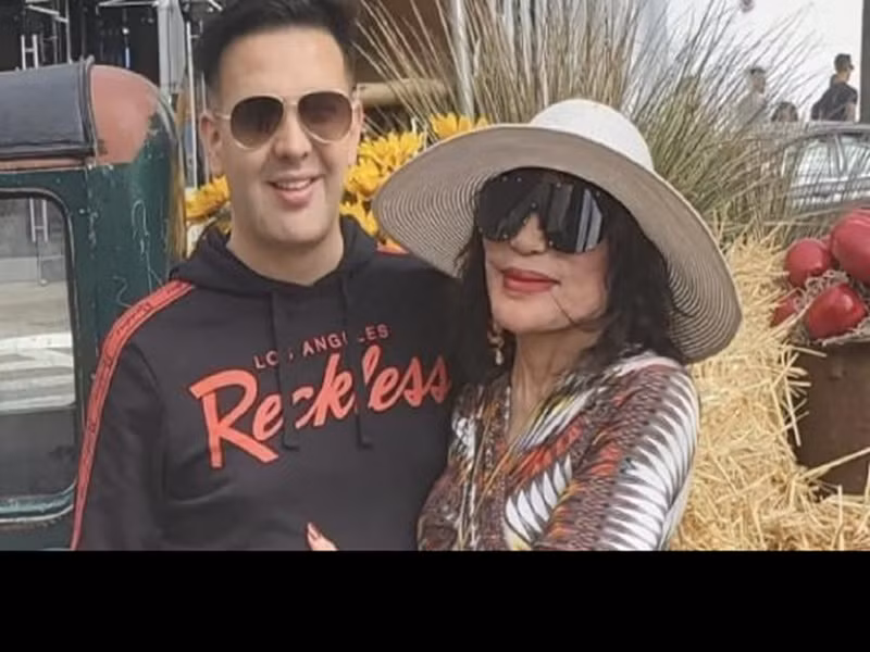 Lyn May được xem là "thảm họa thẩm mỹ" bởi gương mặt méo mó, biến dạng. Về tin đồn nhiều lần dao kéo, bà phủ nhận. Nữ diễn viên cho biết, bà dùng nhầm dầu dưỡng nên bị hỏng mặt, phải trải qua nhiều cuộc phẫu thuật. Ảnh: Công lý và xã hội