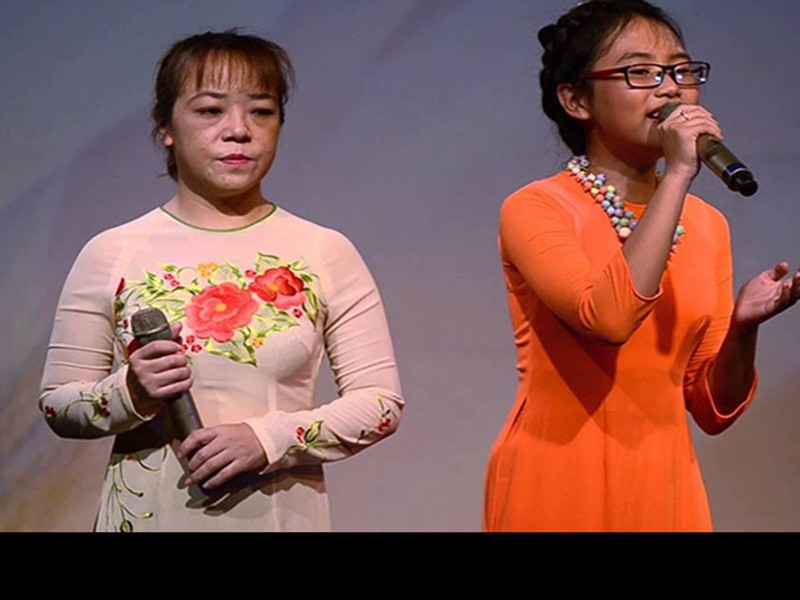 Để có thêm chi phí lo cho cuộc sống, cô Út của Phương Mỹ Chi nhận lời đi hát, nhận dạy hát tại nhà mỗi khi sức khỏe cho phép. Ảnh: Khám phá