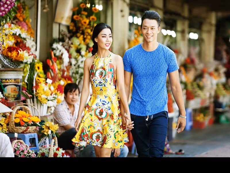 “Tôi vẫn còn bị ám ảnh vì chuyện này. Tôi buồn vì một phút sa ngã mà nỡ phụ người mình yêu. Tôi chấp nhận mọi luồng dư luận, bị ném đá khi công khai sự thật. Thà nói lên tất cả hơn là bảo vệ tên tuổi trong vỏ bọc giả dối”, Lại Thanh Hương chia sẻ.