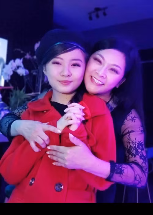 Đông Nghi là kết quả tình yêu của Như Quỳnh và kỹ sư Nguyễn Thắng.