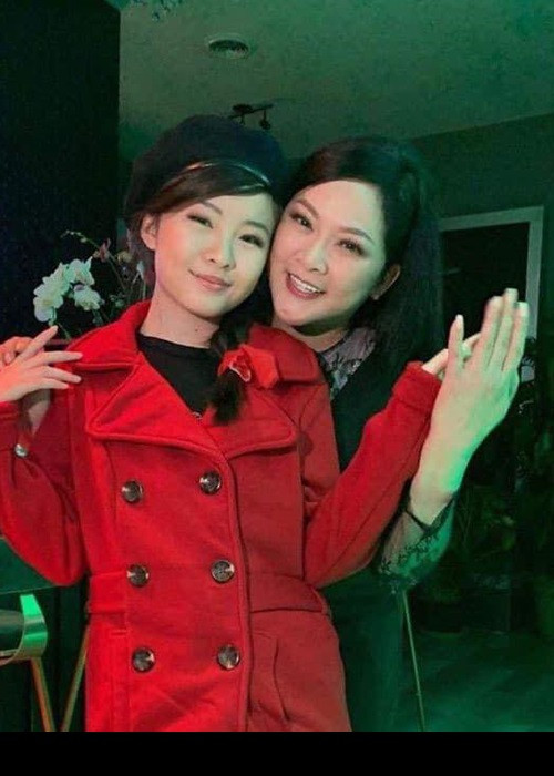 Theo người quản lý, Như Quỳnh dự định cho con gái học tại một trường đại học chuyên ngành âm nhạc. Nữ ca sĩ muốn Đông Nghi học âm nhạc hiện đại của Mỹ, chứ không hát nhạc bolero giống Như Quỳnh.