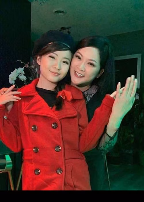 Theo người quản lý, Như Quỳnh dự định cho con gái học tại một trường đại học chuyên ngành âm nhạc. Nữ ca sĩ muốn Đông Nghi học âm nhạc hiện đại của Mỹ, chứ không hát nhạc bolero giống Như Quỳnh.