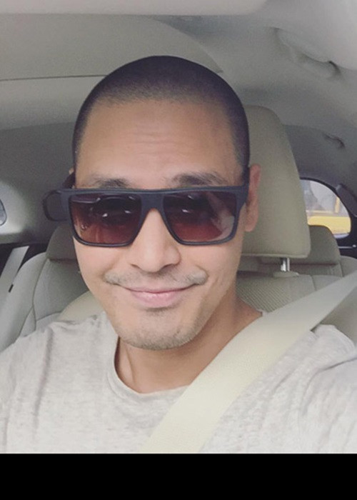 Năm 2016, MC Phan Anh cạo đầu sau chuyến đi đến châu Phi. Nam MC cho biết, lần xuống tóc này của anh là vì động vật hoang dã.