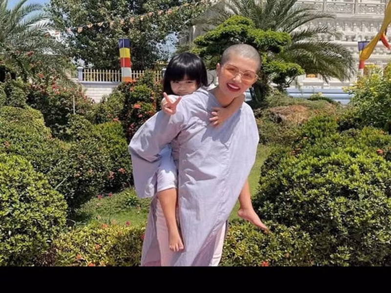 Nhiều sao Việt lại xuống tóc để đóng phim. Tháng 2/2021, Hoa hậu Oanh Yến cạo trọc đầu để đóng phim “Đi về phía mặt trời” của đạo diễn Nguyễn Tấn Trực. Oanh Yến chia sẻ trên Vietnamnet, ngoài xuống tóc, cô còn thay đổi bản thân, hạn chế ăn động vật, chủ yếu ăn rau củ để nhập tâm cho vai diễn.