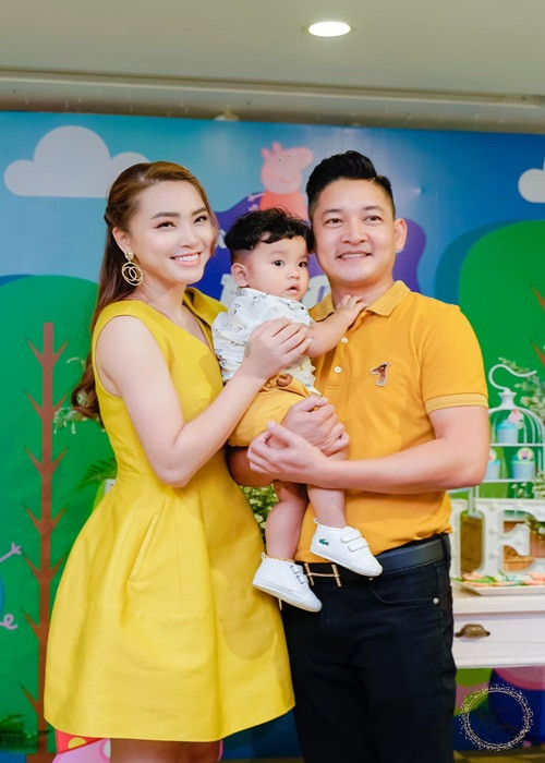 Bé Kio - con trai thứ ba của Hải Băng đã được 2 tuổi, hiện tại rất bụ bẫm, cứng cáp và rất thông minh.