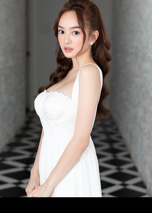 Nữ diễn viên phim "Em chưa 18" từng có một thời gian dài bị cư dân mạng kém duyên bình phẩm khiếm nhã về vòng 1, vóc dáng mũm mĩm.