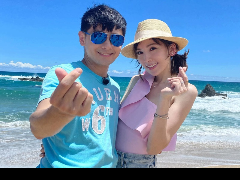 Tháng 10/2009, Lâm Chí Dĩnh công khai cuộc tình với Trần Nhược Nghi và tiết lộ ảnh con trai đầy tháng tên Tiểu Tiểu Chí (Kimi). Sau đó, cặp đôi đăng ký kết hôn vào tháng 2/2010 và tổ chức đám cưới vào tháng 7/2013.